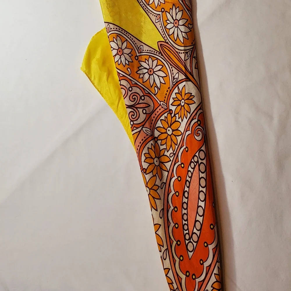 Unique 70s Vintage Dreamy Illustrated Pink Butterfly Graphic Scarf - Picture 4 of 11